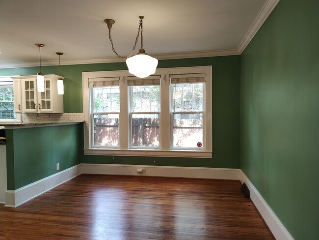 Building Photo - Charming 2-Bedroom, 2-Bath Brick Ranch Home in Midwood!