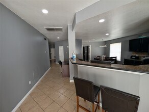 Building Photo - 714 N Vista Dr