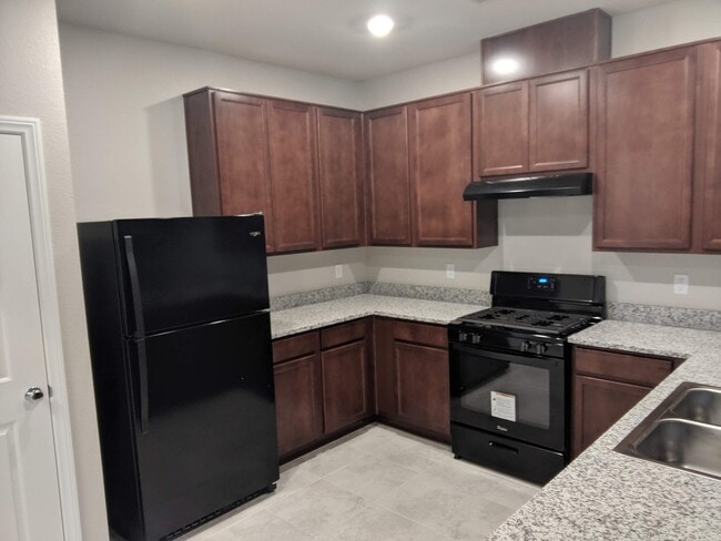 Building Photo - 2860 Alenga St