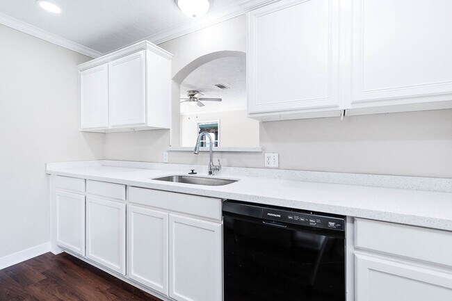 Building Photo - 2214 11th Ave N