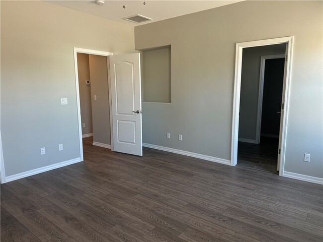 Building Photo - 1705 Talc Rd