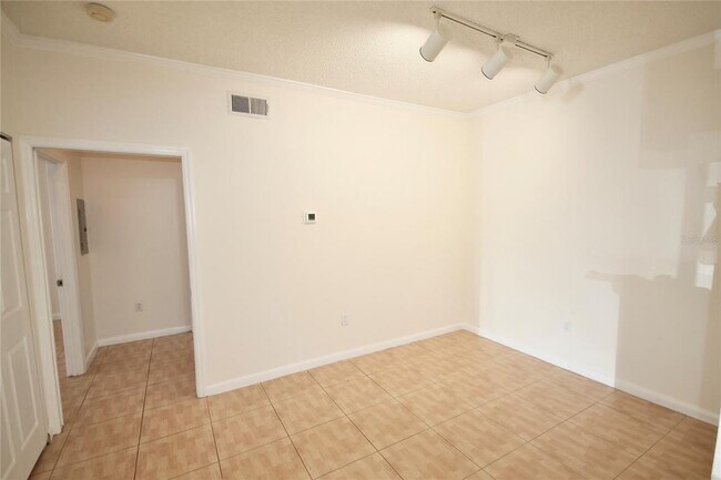 Building Photo - 913 Arbor Lakes Cir