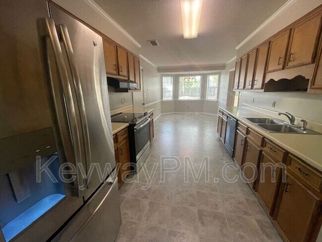 Building Photo - 622 Ridgefield Dr