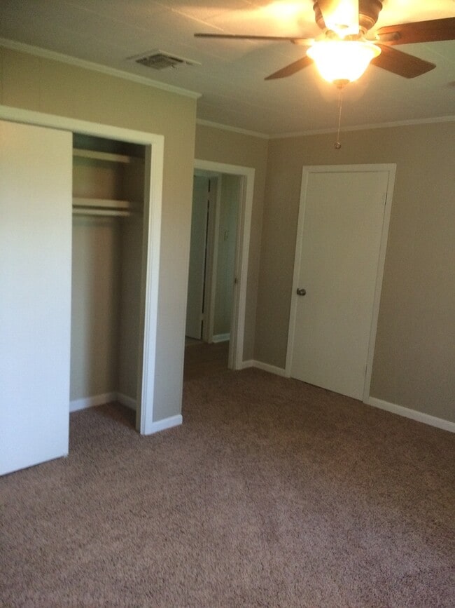 Building Photo - Four Bedroom, Two Bathroom, large yard, (MOVE IN SPECIAL!!)