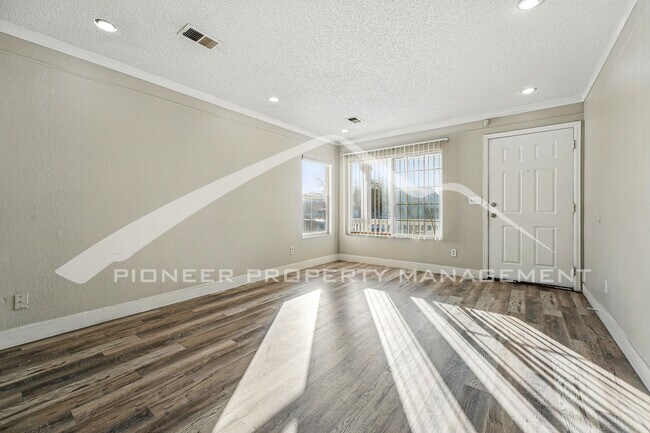 Building Photo - Spacious 3-Bedroom Home with Modern Features and Private Yard