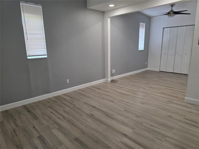 Building Photo - 1103 Teakwood Ave