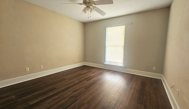 Building Photo - 4 Bedroom 2 Bath Brick Home W. Lee Co