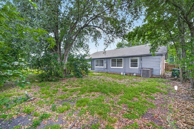 Building Photo - 4118 Sunflower St