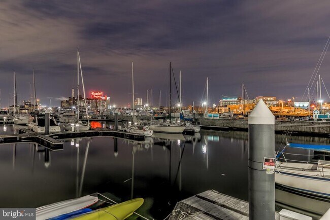 Building Photo - 100 Harborview Dr