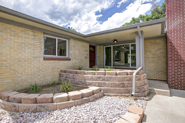 Building Photo - Rent this Gorgeous Fully Updated 3 Bd/ 1.5...