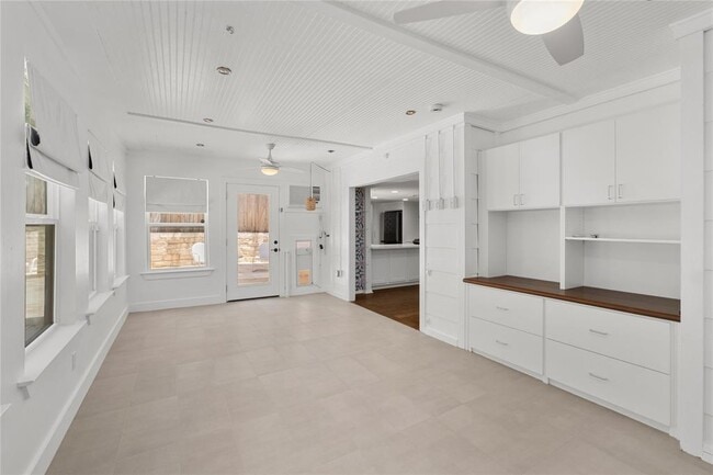 Building Photo - 7602 Banpass Ln