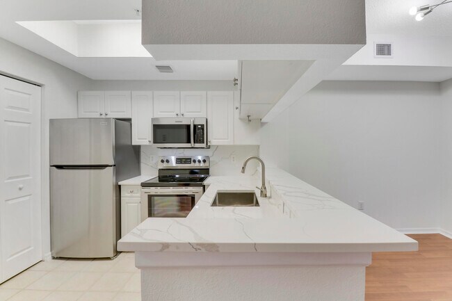 Building Photo - 2809 Amalei Dr