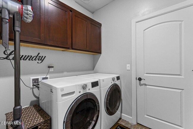 Building Photo - 2852 Tierra Oasis St