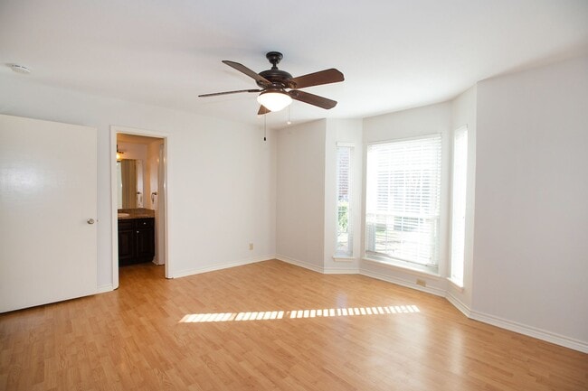 Building Photo - Charming Shoal Creek Condo - One Bed One Bath