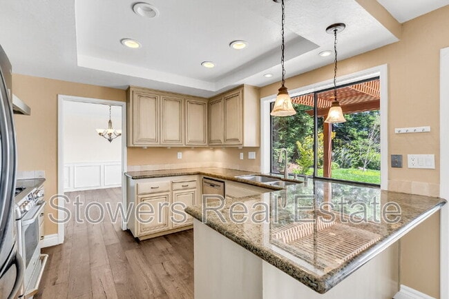 Building Photo - 325 Paraiso Dr