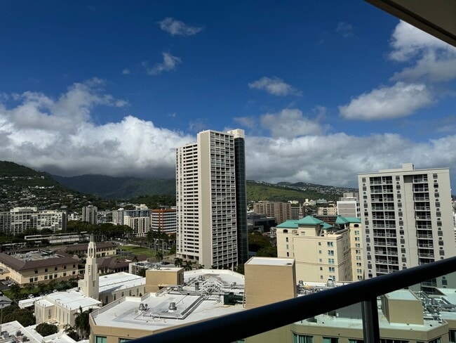 Building Photo - 1450 Young St