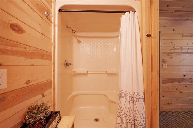 Building Photo - 206 Orca Rd