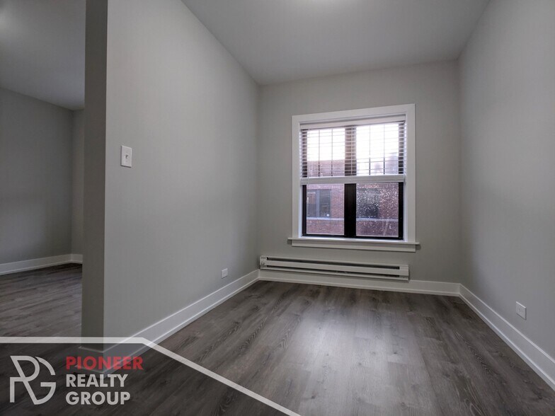 Building Photo - 630 W Cornelia Ave