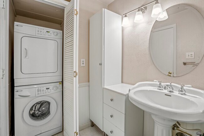 Building Photo - 2001 Bering Dr