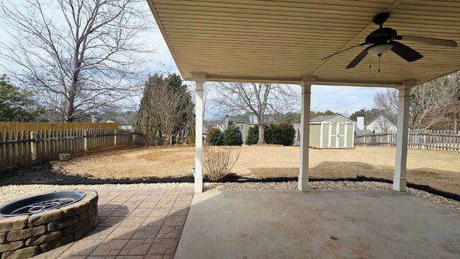 Building Photo - 203 Elmbrook Ln