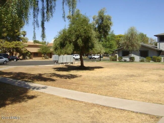 Building Photo - 3315 W Loma Ln