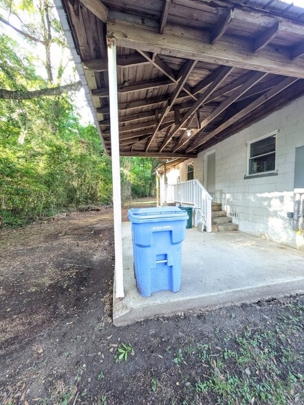 Building Photo - 435 Booth St