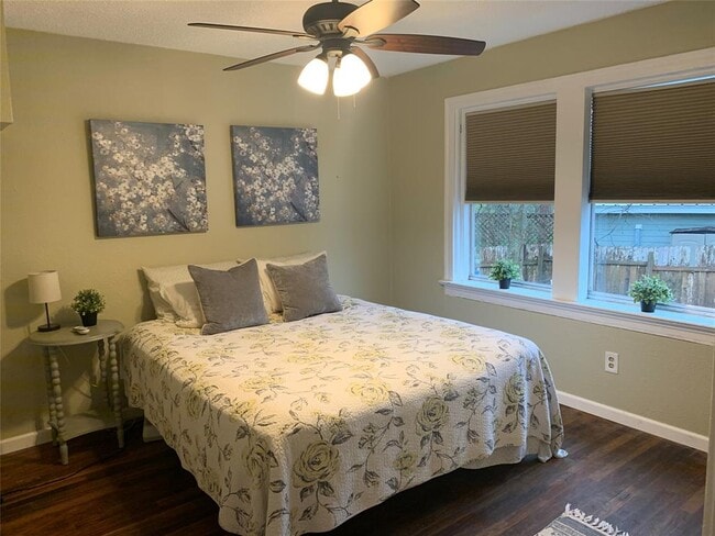 Building Photo - 329 Riverwood Dr