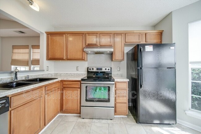 Building Photo - 120 Lantana Dr