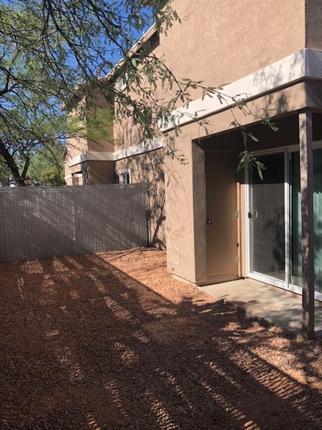 Building Photo - 336-2 E Limberlost-