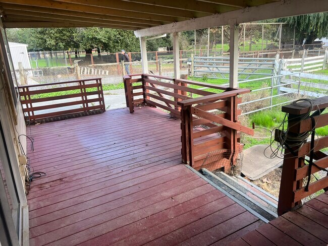 Building Photo - 863 Atherton Ave