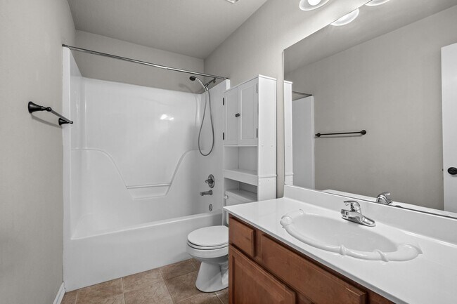 Building Photo - Charming 3-Bed, 2-Bath Home with 3-Car Garage & Fenced Yard