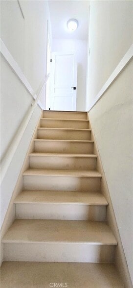 Building Photo - 5747 Jefferson Ave