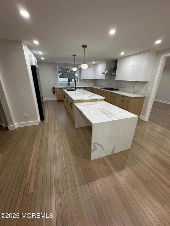 Building Photo - 469 Wall St