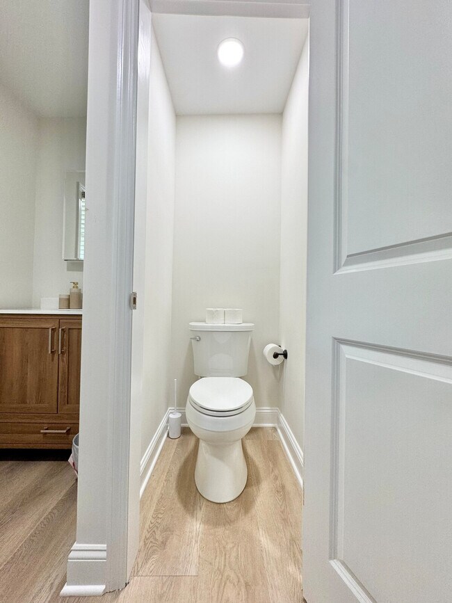 Building Photo - 240 Norgrove Ave