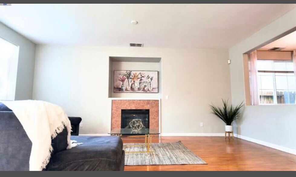 Building Photo - 5247 Agapanthus Ct