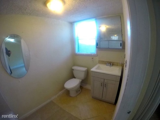 Building Photo - 1 br, 1 bath Condo - 113 W Hanlon St