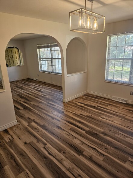 Building Photo - 2046 S Newark Way