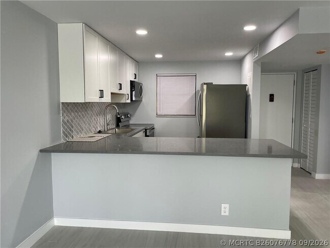 Building Photo - 2322 S Cypress Bend Dr