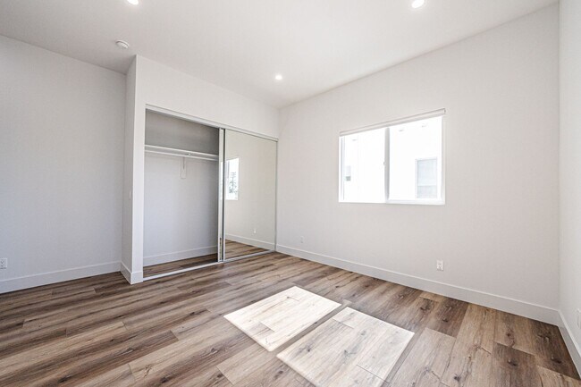 Building Photo - 4445 Auckland Ave