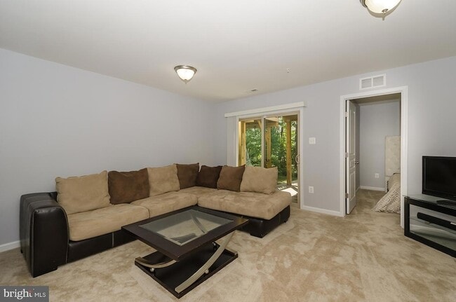 Building Photo - 7523 Holly Ridge Dr