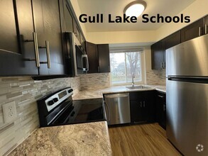 Building Photo - Newly Renovated Townhome!