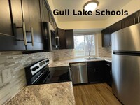 Building Photo - Newly Renovated Townhome!