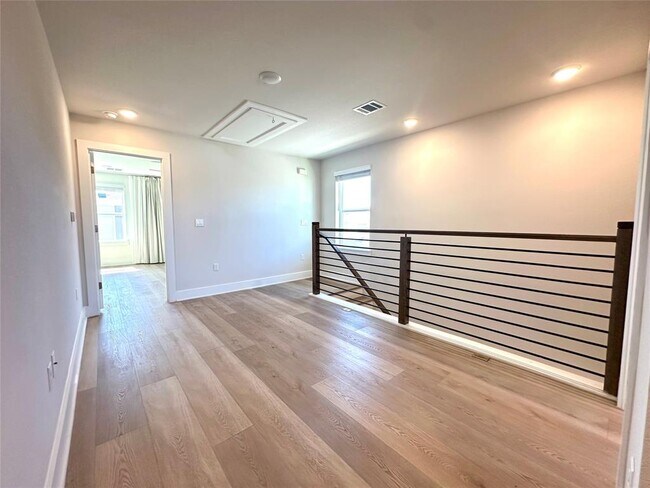 Building Photo - 15701 Ellinger Dr