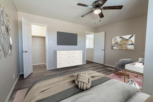 Building Photo - Stunning Townhome with Modern Upgrades and...