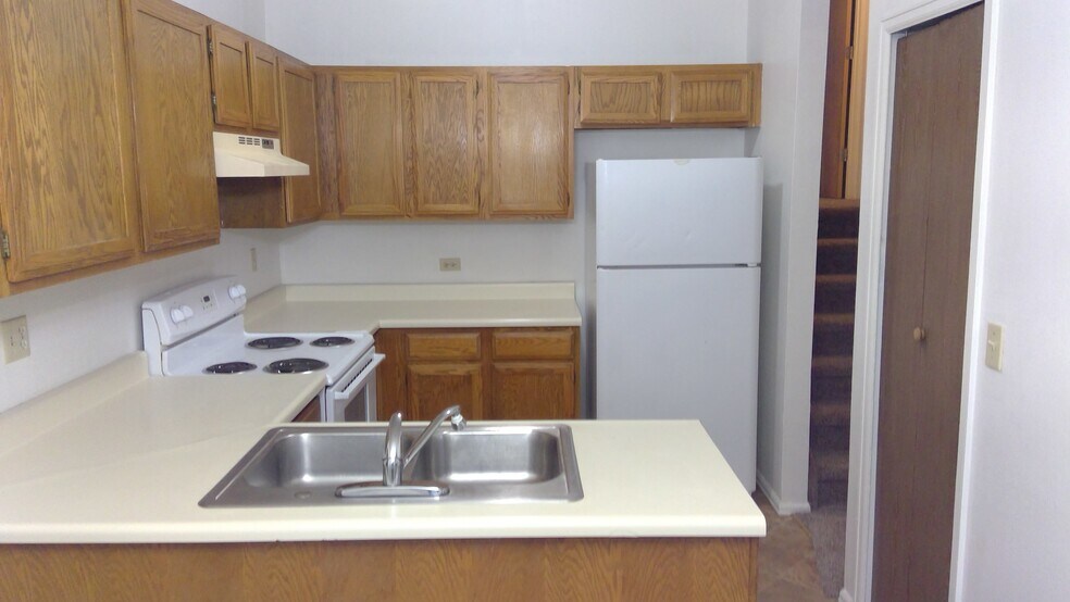 Building Photo - 3017 Moonbeam Cir N