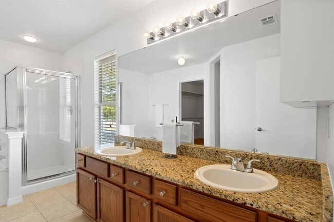 Building Photo - 905 Rocking Spur Cove