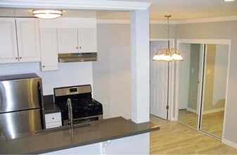 Building Photo - 1810 N Cherokee Ave