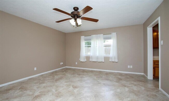 Building Photo - 6867 Stillwater Dr