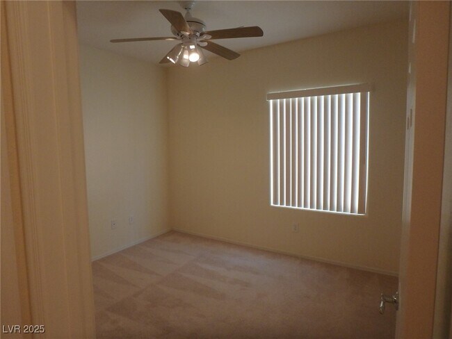 Building Photo - 7404 Shelduck St