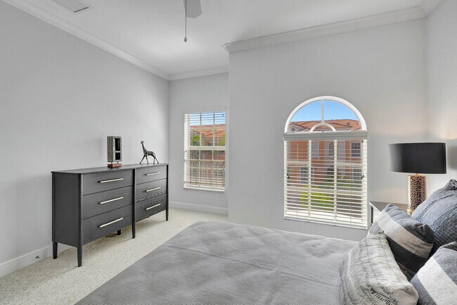 Building Photo - 5585 NE Trieste Way